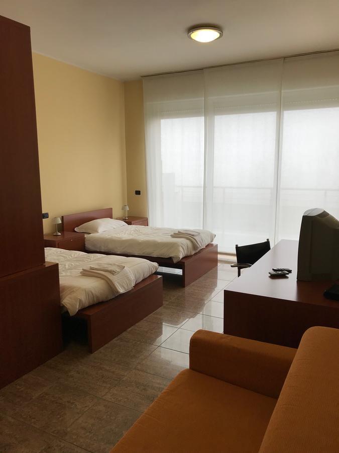 Residence Fermi Casarile Bagian luar foto